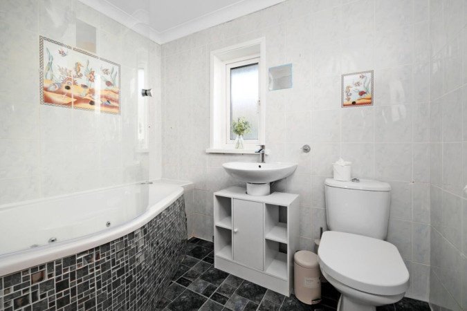 Contractor Accommodation Plymouth – Weekly or Monthly Rentals Book-Contractor-Accommodation-Plymouth-with-parking.-Our-cheap-holiday-homes-are-ideal-for-short-let-rentals-and-extended-stays