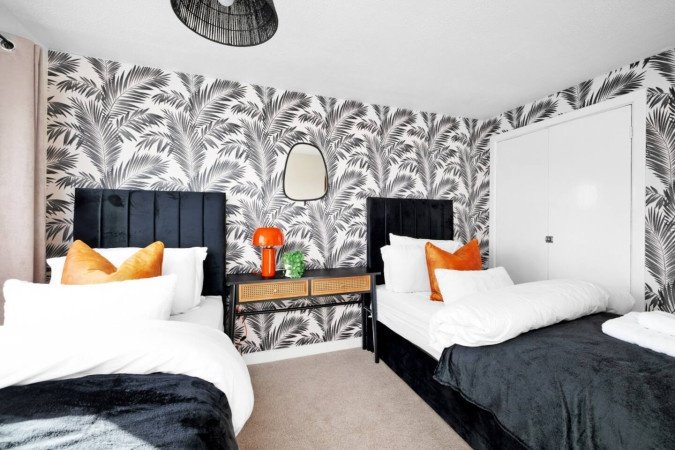 Contractor Accommodation Plymouth – Weekly or Monthly Rentals Book-Contractor-Accommodation-Plymouth-with-parking.-Our-cheap-holiday-homes-are-ideal-for-short-let-rentals-and-extended-stays