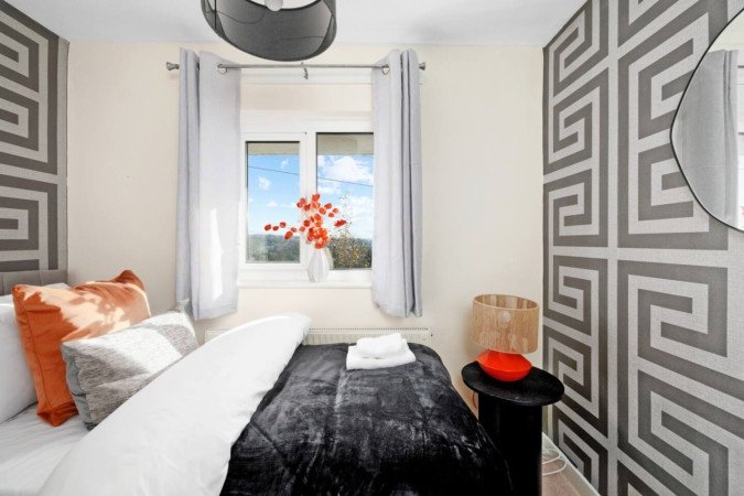 Contractor Accommodation Plymouth – Weekly or Monthly Rentals Book-Contractor-Accommodation-Plymouth-with-parking.-Our-cheap-holiday-homes-are-ideal-for-short-let-rentals-and-extended-stays