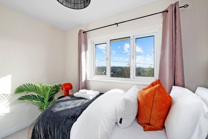 Contractor Accommodation Plymouth – Weekly or Monthly Rentals Book-Contractor-Accommodation-Plymouth-with-parking.-Our-cheap-holiday-homes-are-ideal-for-short-let-rentals-and-extended-stays