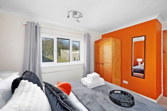 Contractor Accommodation Plymouth – Weekly or Monthly Rentals Book-Contractor-Accommodation-Plymouth-with-parking.-Our-cheap-holiday-homes-are-ideal-for-short-let-rentals-and-extended-stays