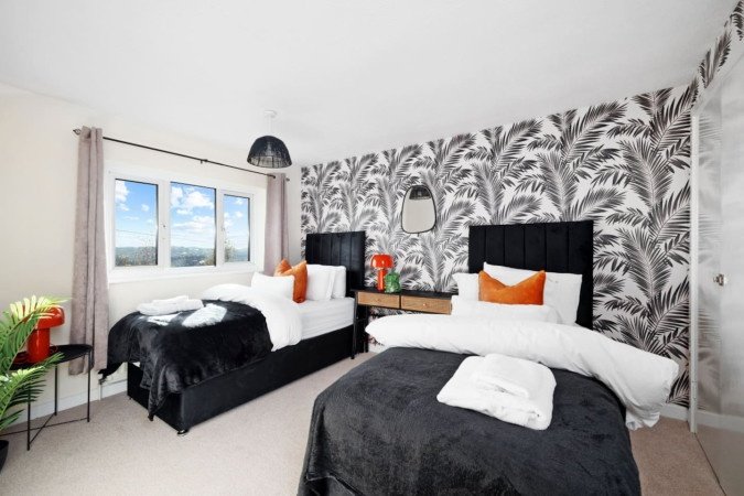 Contractor Accommodation Plymouth – Weekly or Monthly Rentals Book-Contractor-Accommodation-Plymouth-with-parking.-Our-cheap-holiday-homes-are-ideal-for-short-let-rentals-and-extended-stays