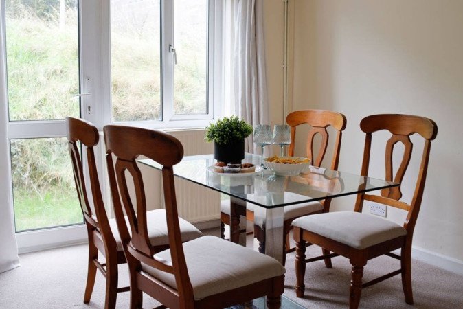 Contractor Accommodation Plymouth – Weekly or Monthly Rentals Book-Contractor-Accommodation-Plymouth-with-parking.-Our-cheap-holiday-homes-are-ideal-for-short-let-rentals-and-extended-stays