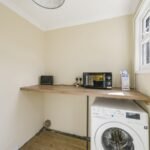 Book Cheap Ipswich Accommodation with parking today! Our short let rentals and holiday home are near Ipswich Centre and train station