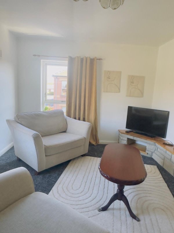 Holiday Apartments Carlisle – Accommodation near Hadrian’s Wall Stay-at-Holiday-Apartments-Carlisle-near-Hadrian’s-Wall.-Our-Short-Let-Accommodation-with-parking,-WiFi,-and-easy-access-to-transport-links-and-business-areas.-Book-Now