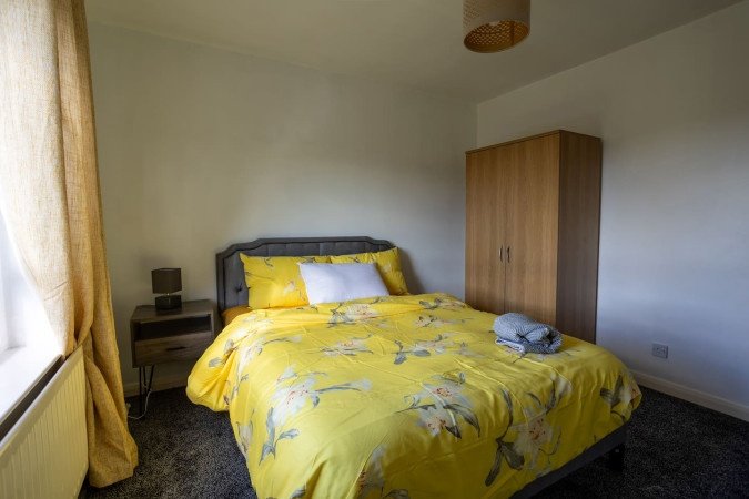Holiday Apartments Carlisle – Accommodation near Hadrian’s Wall Stay-at-Holiday-Apartments-Carlisle-near-Hadrian’s-Wall.-Our-Short-Let-Accommodation-with-parking,-WiFi,-and-easy-access-to-transport-links-and-business-areas.-Book-Now