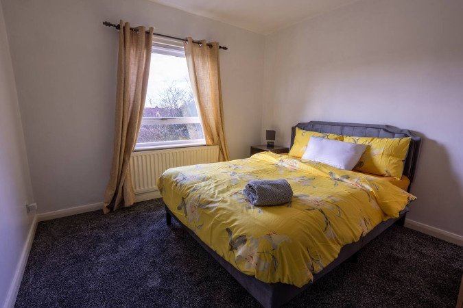 Stay at Holiday Apartments Carlisle near Hadrian’s Wall. Our Short Let Accommodation with parking, WiFi, and easy access to transport links and business areas. Book Now
