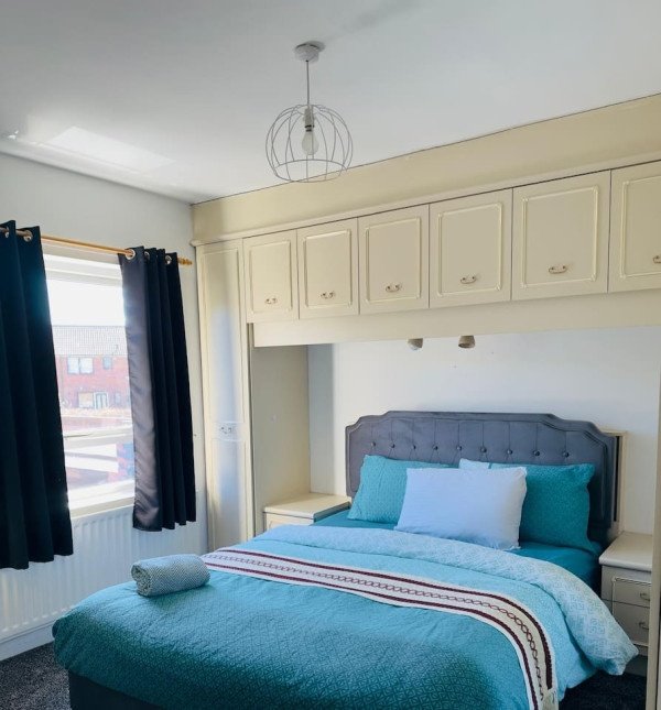 Holiday Apartments Carlisle – Accommodation near Hadrian’s Wall Stay-at-Holiday-Apartments-Carlisle-near-Hadrian’s-Wall.-Our-Short-Let-Accommodation-with-parking,-WiFi,-and-easy-access-to-transport-links-and-business-areas.-Book-Now