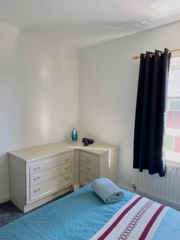 Holiday Apartments Carlisle – Accommodation near Hadrian’s Wall Stay-at-Holiday-Apartments-Carlisle-near-Hadrian’s-Wall.-Our-Short-Let-Accommodation-with-parking,-WiFi,-and-easy-access-to-transport-links-and-business-areas.-Book-Now