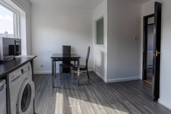 Holiday Apartments Carlisle – Accommodation near Hadrian’s Wall Stay-at-Holiday-Apartments-Carlisle-near-Hadrian’s-Wall.-Our-Short-Let-Accommodation-with-parking,-WiFi,-and-easy-access-to-transport-links-and-business-areas.-Book-Now