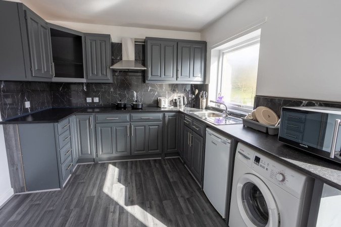 Holiday Apartments Carlisle – Accommodation near Hadrian’s Wall Stay-at-Holiday-Apartments-Carlisle-near-Hadrian’s-Wall.-Our-Short-Let-Accommodation-with-parking,-WiFi,-and-easy-access-to-transport-links-and-business-areas.-Book-Now