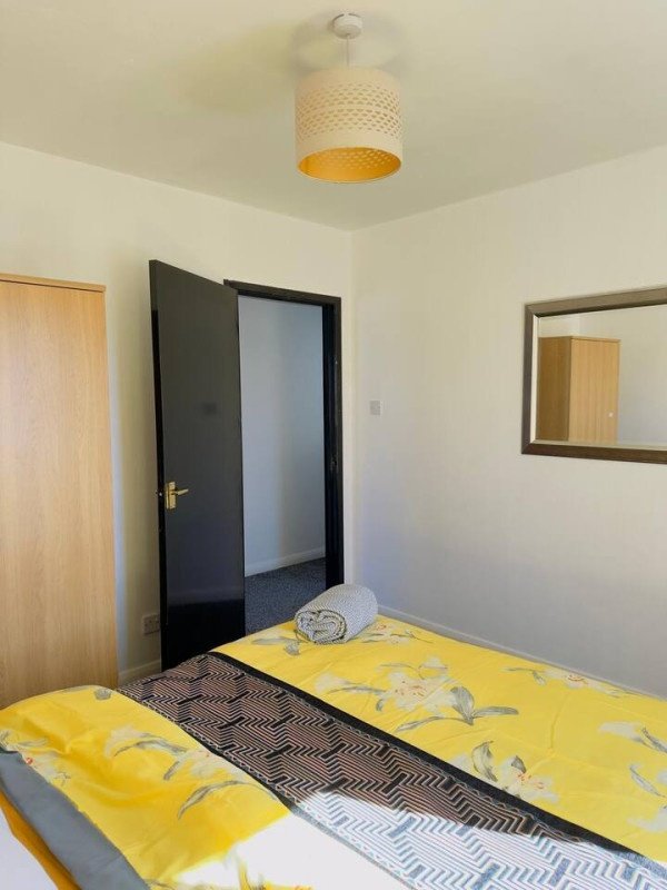 Holiday Apartments Carlisle – Accommodation near Hadrian’s Wall Stay-at-Holiday-Apartments-Carlisle-near-Hadrian’s-Wall.-Our-Short-Let-Accommodation-with-parking,-WiFi,-and-easy-access-to-transport-links-and-business-areas.-Book-Now