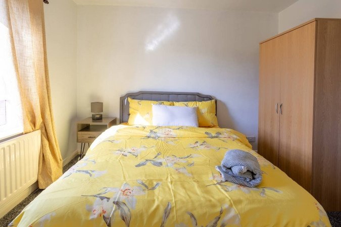 Holiday Apartments Carlisle – Accommodation near Hadrian’s Wall Stay-at-Holiday-Apartments-Carlisle-near-Hadrian’s-Wall.-Our-Short-Let-Accommodation-with-parking,-WiFi,-and-easy-access-to-transport-links-and-business-areas.-Book-Now