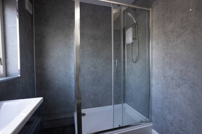 Holiday Apartments Carlisle – Accommodation near Hadrian’s Wall Stay-at-Holiday-Apartments-Carlisle-near-Hadrian’s-Wall.-Our-Short-Let-Accommodation-with-parking,-WiFi,-and-easy-access-to-transport-links-and-business-areas.-Book-Now