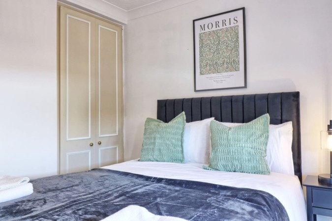 Short Let Apartments Essex | Rivenhall Holiday Cottage to Rent Book-Short-Let-Apartments-Essex-at-Rivenhall-Holiday-Cottage.-Ideal-for-corporate-lets,-contractors,-and-extended-stay-accommodation-near-Chelmsford,-London-Liverpool-Street,-and-Stansted-Airport.