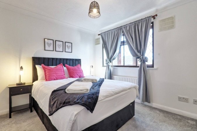 Short Let Apartments Essex | Rivenhall Holiday Cottage to Rent Book-Short-Let-Apartments-Essex-at-Rivenhall-Holiday-Cottage.-Ideal-for-corporate-lets,-contractors,-and-extended-stay-accommodation-near-Chelmsford,-London-Liverpool-Street,-and-Stansted-Airport.
