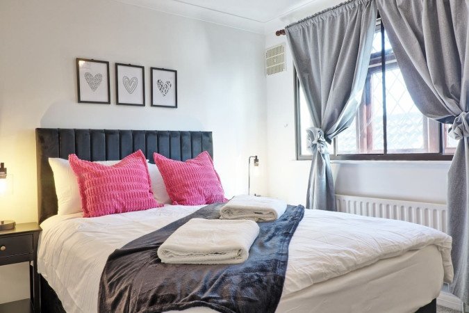 Short Let Apartments Essex | Rivenhall Holiday Cottage to Rent Book-Short-Let-Apartments-Essex-at-Rivenhall-Holiday-Cottage.-Ideal-for-corporate-lets,-contractors,-and-extended-stay-accommodation-near-Chelmsford,-London-Liverpool-Street,-and-Stansted-Airport.