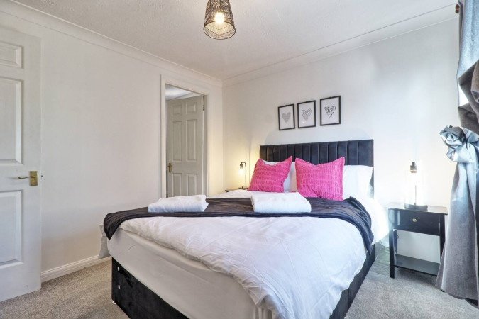 Short Let Apartments Essex | Rivenhall Holiday Cottage to Rent Book-Short-Let-Apartments-Essex-at-Rivenhall-Holiday-Cottage.-Ideal-for-corporate-lets,-contractors,-and-extended-stay-accommodation-near-Chelmsford,-London-Liverpool-Street,-and-Stansted-Airport.