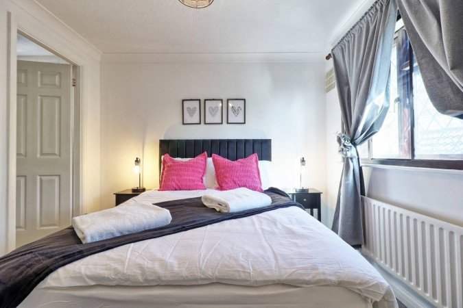 Short Let Apartments Essex | Rivenhall Holiday Cottage to Rent Book-Short-Let-Apartments-Essex-at-Rivenhall-Holiday-Cottage.-Ideal-for-corporate-lets,-contractors,-and-extended-stay-accommodation-near-Chelmsford,-London-Liverpool-Street,-and-Stansted-Airport.
