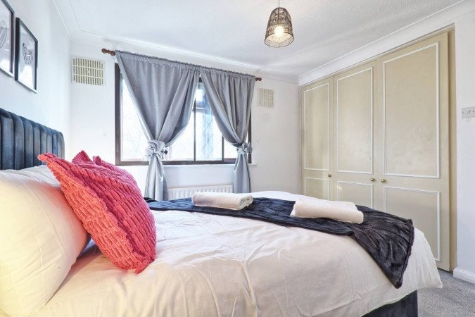 Short Let Apartments Essex | Rivenhall Holiday Cottage to Rent Book-Short-Let-Apartments-Essex-at-Rivenhall-Holiday-Cottage.-Ideal-for-corporate-lets,-contractors,-and-extended-stay-accommodation-near-Chelmsford,-London-Liverpool-Street,-and-Stansted-Airport.