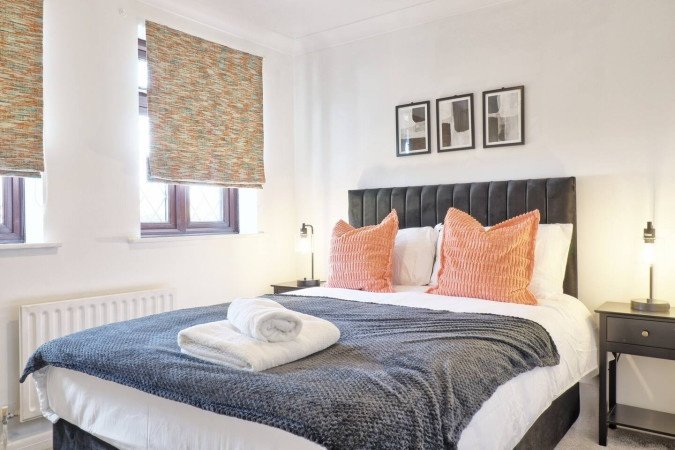 Book Short Let Apartments Essex at Rivenhall Holiday Cottage. Ideal for corporate lets, contractors, and extended stay accommodation near Chelmsford, London Liverpool Street, and Stansted Airport.
