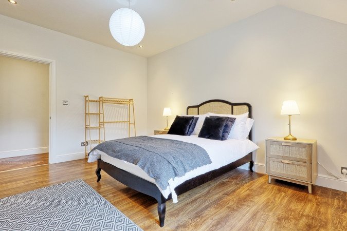 Holiday Homes Hertfordshire near Stansted Airport | Urban Stay Stay-at-Holiday-Homes-Hertfordshire-near-Stansted-Airport-in-Takeley.-Spacious-group-accommodation-with-great-transport-links-&-attractions.