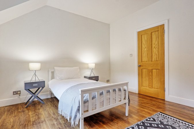 Holiday Homes Hertfordshire near Stansted Airport | Urban Stay Stay-at-Holiday-Homes-Hertfordshire-near-Stansted-Airport-in-Takeley.-Spacious-group-accommodation-with-great-transport-links-&-attractions.