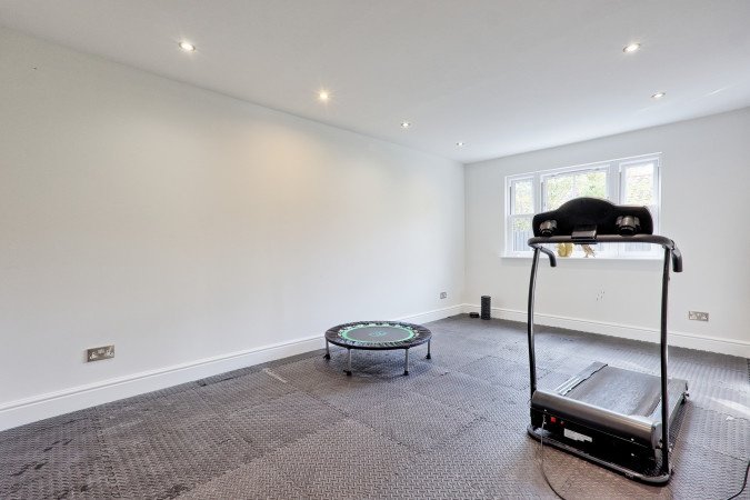 Holiday Homes Hertfordshire near Stansted Airport | Urban Stay Stay-at-Holiday-Homes-Hertfordshire-near-Stansted-Airport-in-Takeley.-Spacious-group-accommodation-with-great-transport-links-&-attractions.