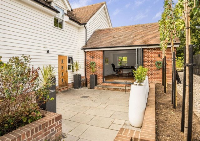 Holiday Homes Hertfordshire near Stansted Airport | Urban Stay Stay-at-Holiday-Homes-Hertfordshire-near-Stansted-Airport-in-Takeley.-Spacious-group-accommodation-with-great-transport-links-&-attractions.