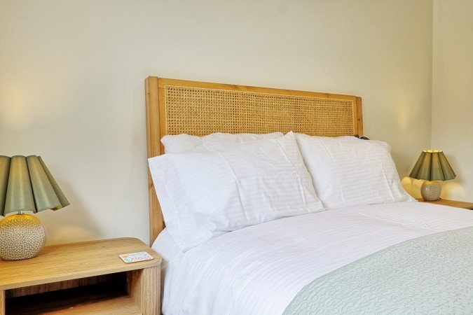 Holiday Homes Hertfordshire near Stansted Airport | Urban Stay Stay-at-Holiday-Homes-Hertfordshire-near-Stansted-Airport-in-Takeley.-Spacious-group-accommodation-with-great-transport-links-&-attractions.
