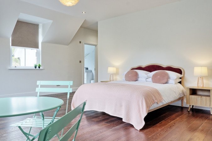 Holiday Homes Hertfordshire near Stansted Airport | Urban Stay Stay-at-Holiday-Homes-Hertfordshire-near-Stansted-Airport-in-Takeley.-Spacious-group-accommodation-with-great-transport-links-&-attractions.