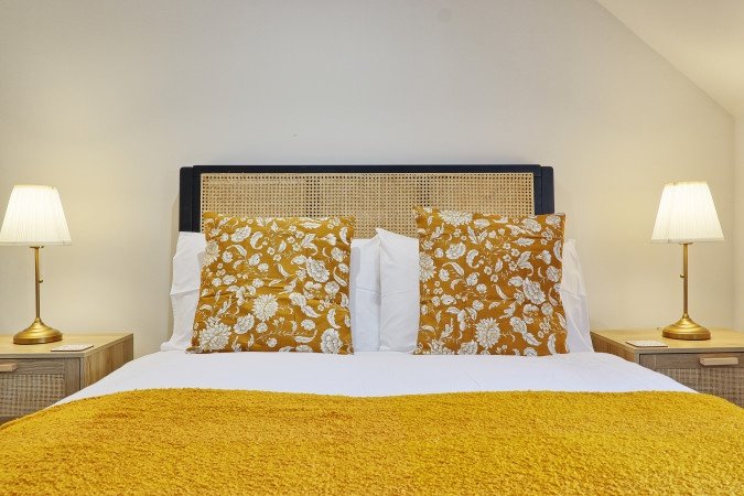 Holiday Homes Hertfordshire near Stansted Airport | Urban Stay Stay-at-Holiday-Homes-Hertfordshire-near-Stansted-Airport-in-Takeley.-Spacious-group-accommodation-with-great-transport-links-&-attractions.