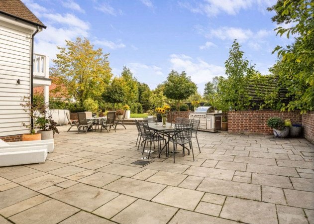 Holiday Homes Hertfordshire near Stansted Airport | Urban Stay Stay-at-Holiday-Homes-Hertfordshire-near-Stansted-Airport-in-Takeley.-Spacious-group-accommodation-with-great-transport-links-&-attractions.