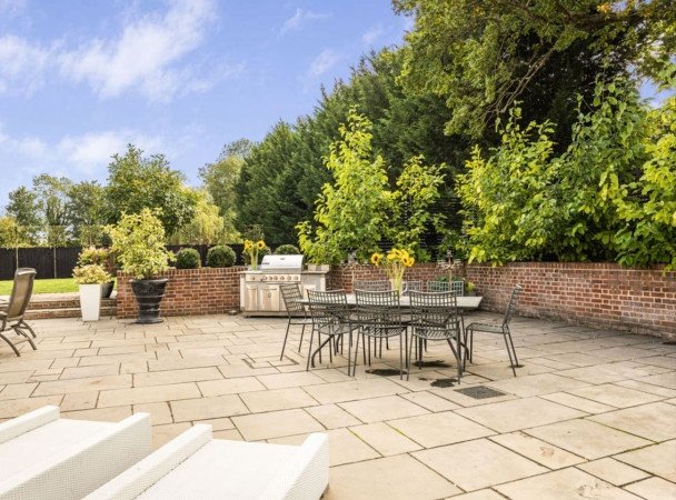 Holiday Homes Hertfordshire near Stansted Airport | Urban Stay Stay-at-Holiday-Homes-Hertfordshire-near-Stansted-Airport-in-Takeley.-Spacious-group-accommodation-with-great-transport-links-&-attractions.