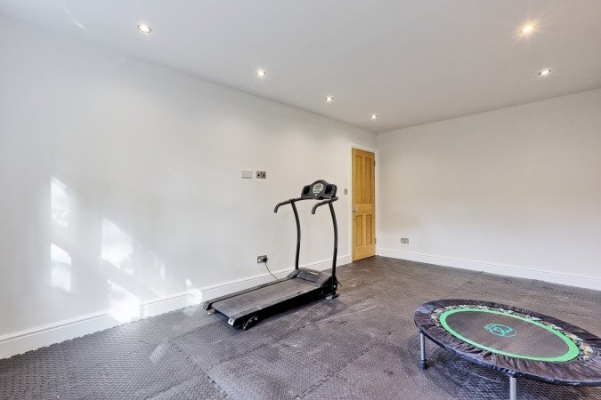 Holiday Homes Hertfordshire near Stansted Airport | Urban Stay Stay-at-Holiday-Homes-Hertfordshire-near-Stansted-Airport-in-Takeley.-Spacious-group-accommodation-with-great-transport-links-&-attractions.