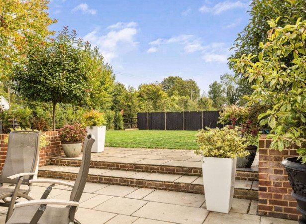 Holiday Homes Hertfordshire near Stansted Airport | Urban Stay Stay-at-Holiday-Homes-Hertfordshire-near-Stansted-Airport-in-Takeley.-Spacious-group-accommodation-with-great-transport-links-&-attractions.