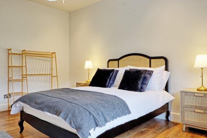 Holiday Homes Hertfordshire near Stansted Airport | Urban Stay Stay-at-Holiday-Homes-Hertfordshire-near-Stansted-Airport-in-Takeley.-Spacious-group-accommodation-with-great-transport-links-&-attractions.