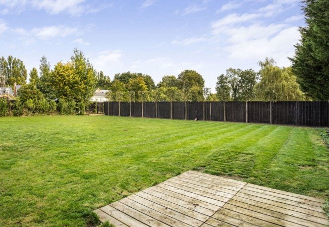 Holiday Homes Hertfordshire near Stansted Airport | Urban Stay Stay-at-Holiday-Homes-Hertfordshire-near-Stansted-Airport-in-Takeley.-Spacious-group-accommodation-with-great-transport-links-&-attractions.