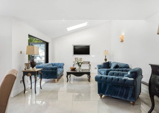 Holiday Homes Hertfordshire near Stansted Airport | Urban Stay Stay-at-Holiday-Homes-Hertfordshire-near-Stansted-Airport-in-Takeley.-Spacious-group-accommodation-with-great-transport-links-&-attractions.