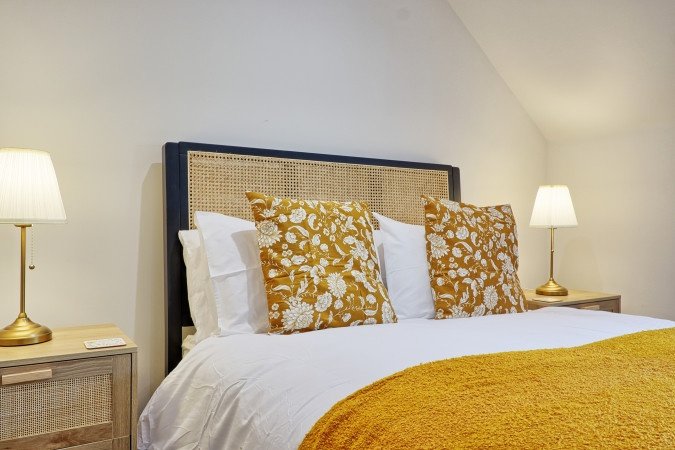 Holiday Homes Hertfordshire near Stansted Airport | Urban Stay Stay-at-Holiday-Homes-Hertfordshire-near-Stansted-Airport-in-Takeley.-Spacious-group-accommodation-with-great-transport-links-&-attractions.