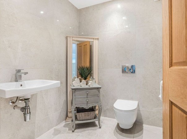 Holiday Homes Hertfordshire near Stansted Airport | Urban Stay Stay-at-Holiday-Homes-Hertfordshire-near-Stansted-Airport-in-Takeley.-Spacious-group-accommodation-with-great-transport-links-&-attractions.