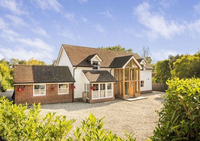 Holiday Homes Hertfordshire near Stansted Airport | Urban Stay Stay-at-Holiday-Homes-Hertfordshire-near-Stansted-Airport-in-Takeley.-Spacious-group-accommodation-with-great-transport-links-&-attractions.