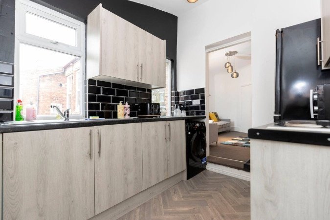 Group Accommodation in Gateshead near Newcastle | Urban Stay Stay-at-Group-Accommodation-in-Gateshead.-Spacious-home-near-Newcastle-with-parking,-transport-links,-and-easy-access-to-attractions-&-hubs.