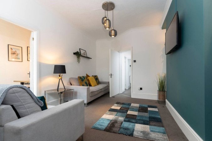 Group Accommodation in Gateshead near Newcastle | Urban Stay Stay-at-Group-Accommodation-in-Gateshead.-Spacious-home-near-Newcastle-with-parking,-transport-links,-and-easy-access-to-attractions-&-hubs.