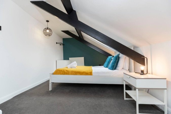 Group Accommodation in Gateshead near Newcastle | Urban Stay Stay-at-Group-Accommodation-in-Gateshead.-Spacious-home-near-Newcastle-with-parking,-transport-links,-and-easy-access-to-attractions-&-hubs.