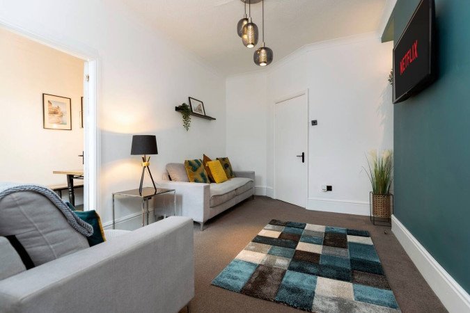 Group Accommodation in Gateshead near Newcastle | Urban Stay Stay-at-Group-Accommodation-in-Gateshead.-Spacious-home-near-Newcastle-with-parking,-transport-links,-and-easy-access-to-attractions-&-hubs.