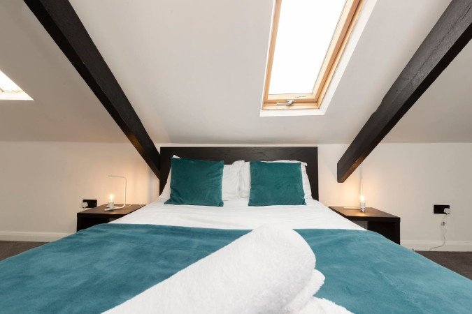 Group Accommodation in Gateshead near Newcastle | Urban Stay Stay-at-Group-Accommodation-in-Gateshead.-Spacious-home-near-Newcastle-with-parking,-transport-links,-and-easy-access-to-attractions-&-hubs.