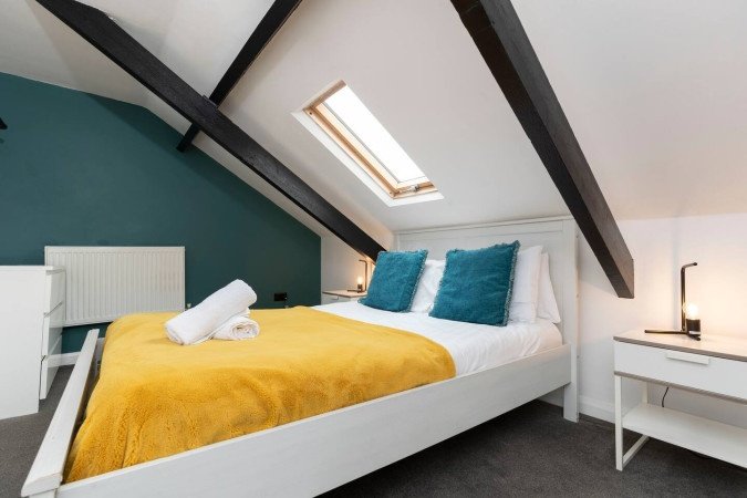 Group Accommodation in Gateshead near Newcastle | Urban Stay Stay-at-Group-Accommodation-in-Gateshead.-Spacious-home-near-Newcastle-with-parking,-transport-links,-and-easy-access-to-attractions-&-hubs.