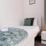 Stay at Group Accommodation in Gateshead. Spacious home near Newcastle with parking, transport links, and easy access to attractions & hubs.