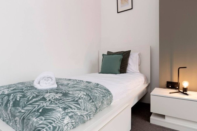 Group Accommodation in Gateshead near Newcastle | Urban Stay Stay-at-Group-Accommodation-in-Gateshead.-Spacious-home-near-Newcastle-with-parking,-transport-links,-and-easy-access-to-attractions-&-hubs.